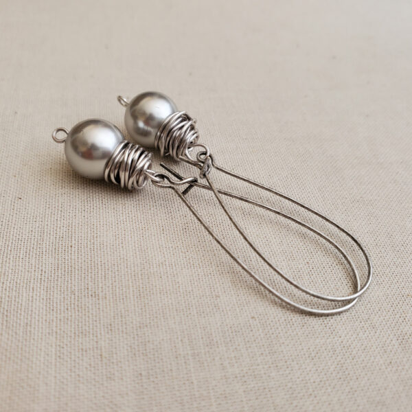 PEARL OF GREAT PRICE Silver Wire Wrap Earrings With Gray Pearl (Long)
