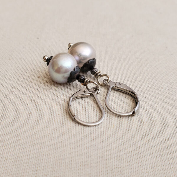 PEARL OF GREAT PRICE Soft Gray Earrings (Short)