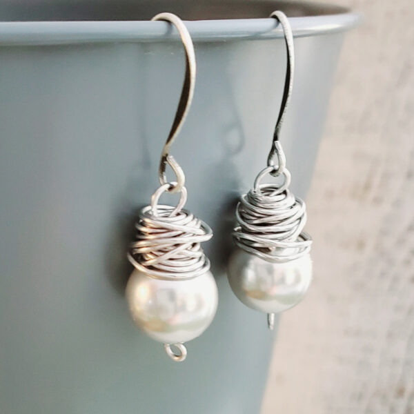 PEARL OF GREAT PRICE Silver Earrings with White Pearl (Short)